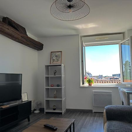 Appartement Cosy En Centre Ville Cholet Exterior foto